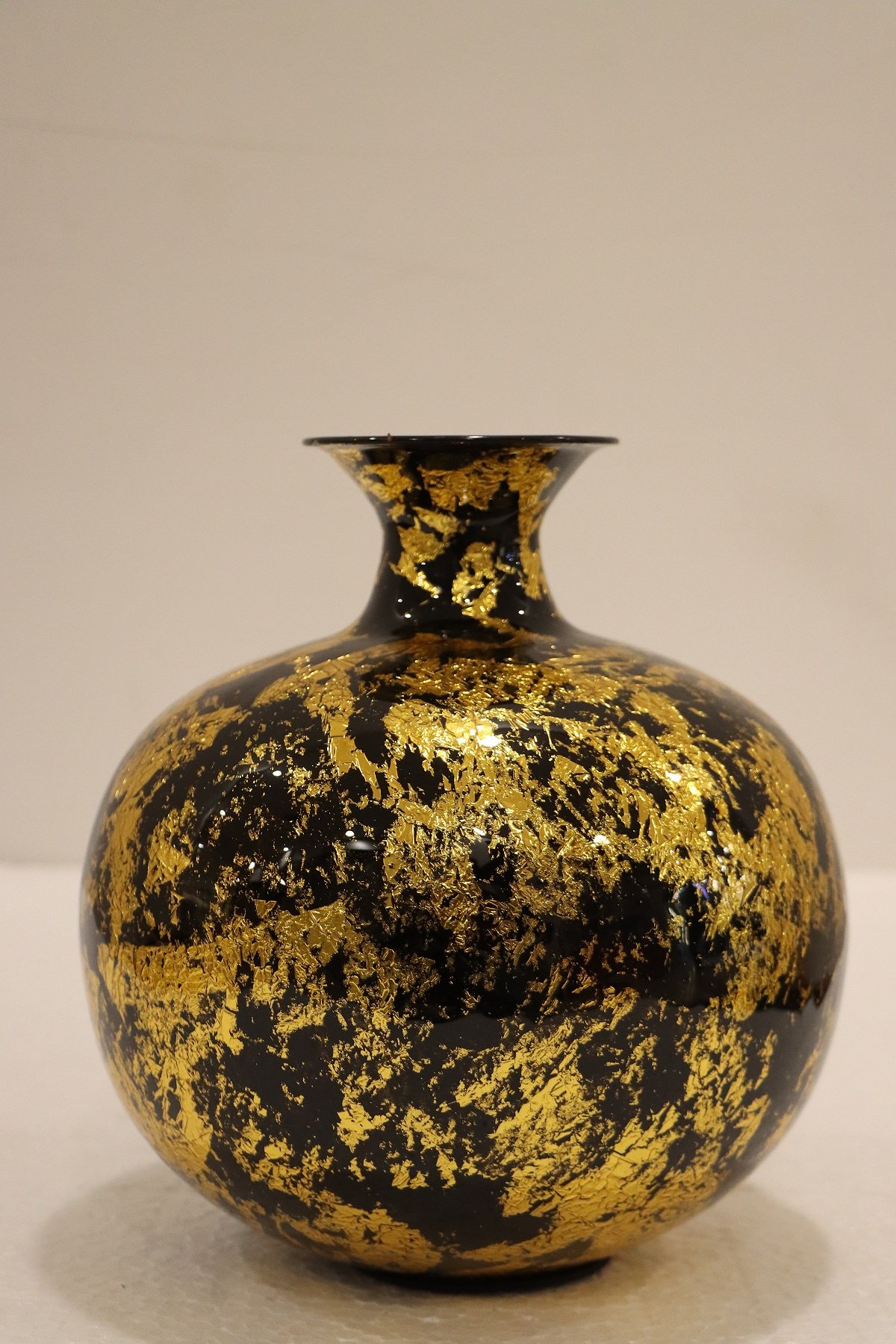Black & Gold Leaf Decorative Flower Vase