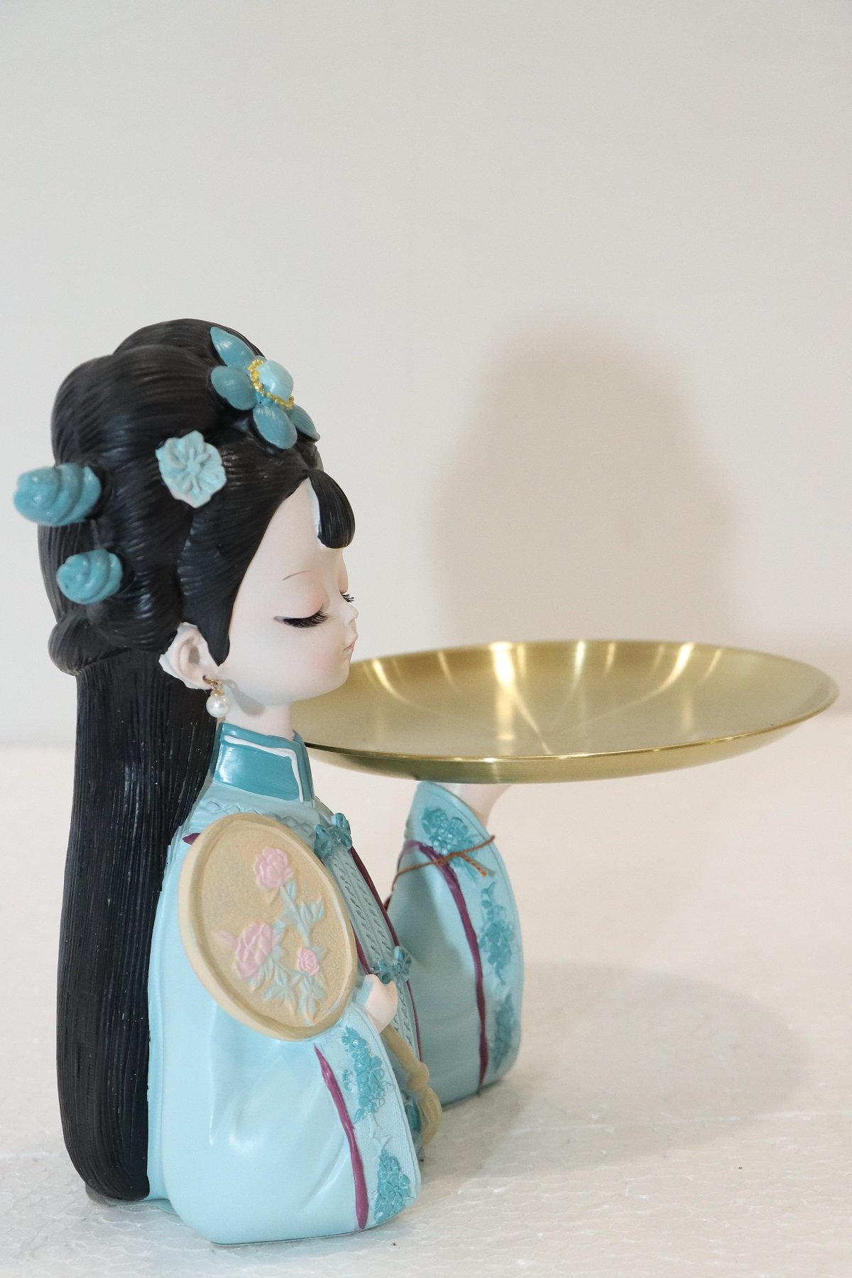 Elegant Girl Figurine Decorative Tray Holder - Image 3