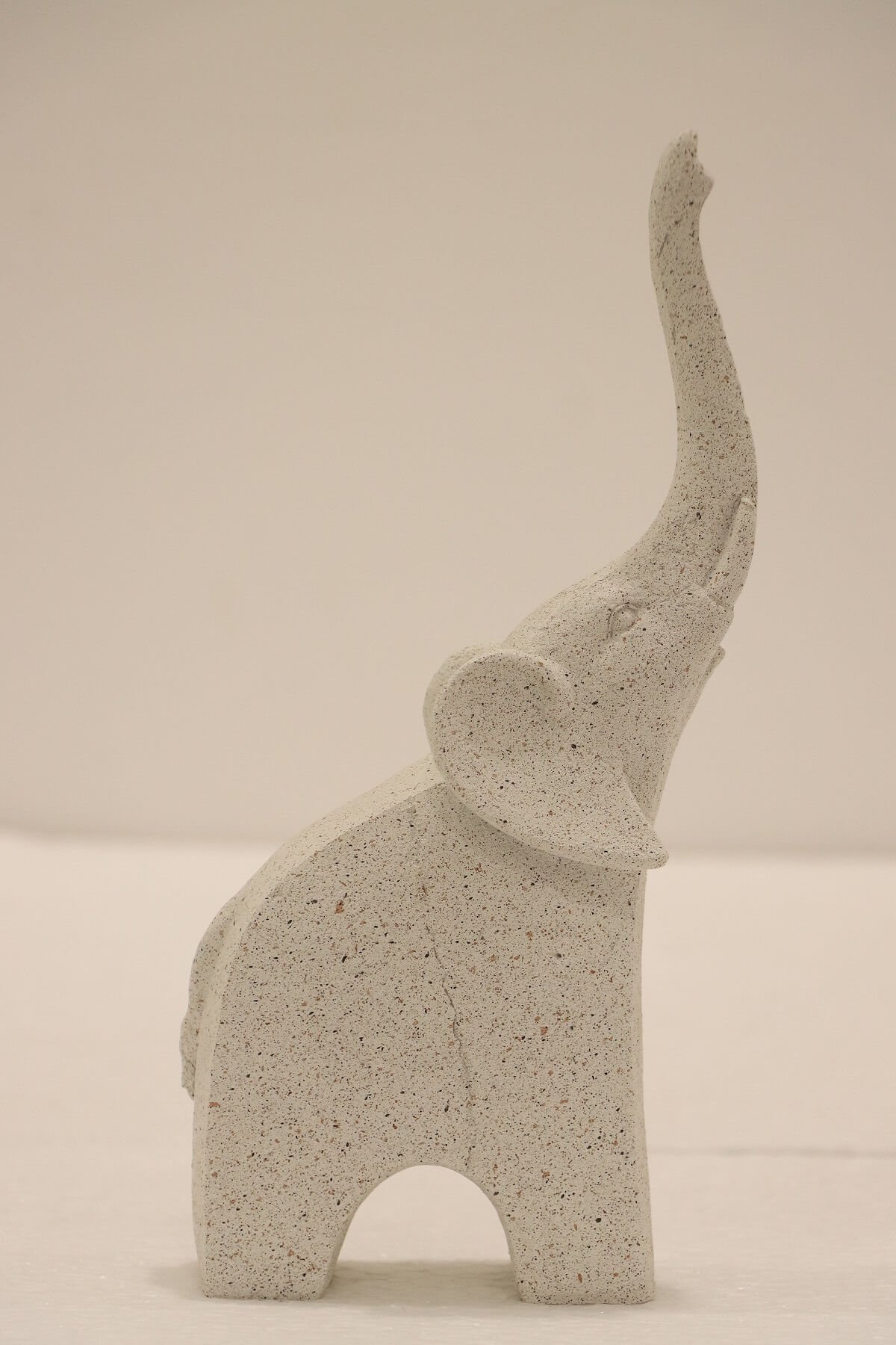 Minimalist Elephant Couple Resin Showpiece - Image 3