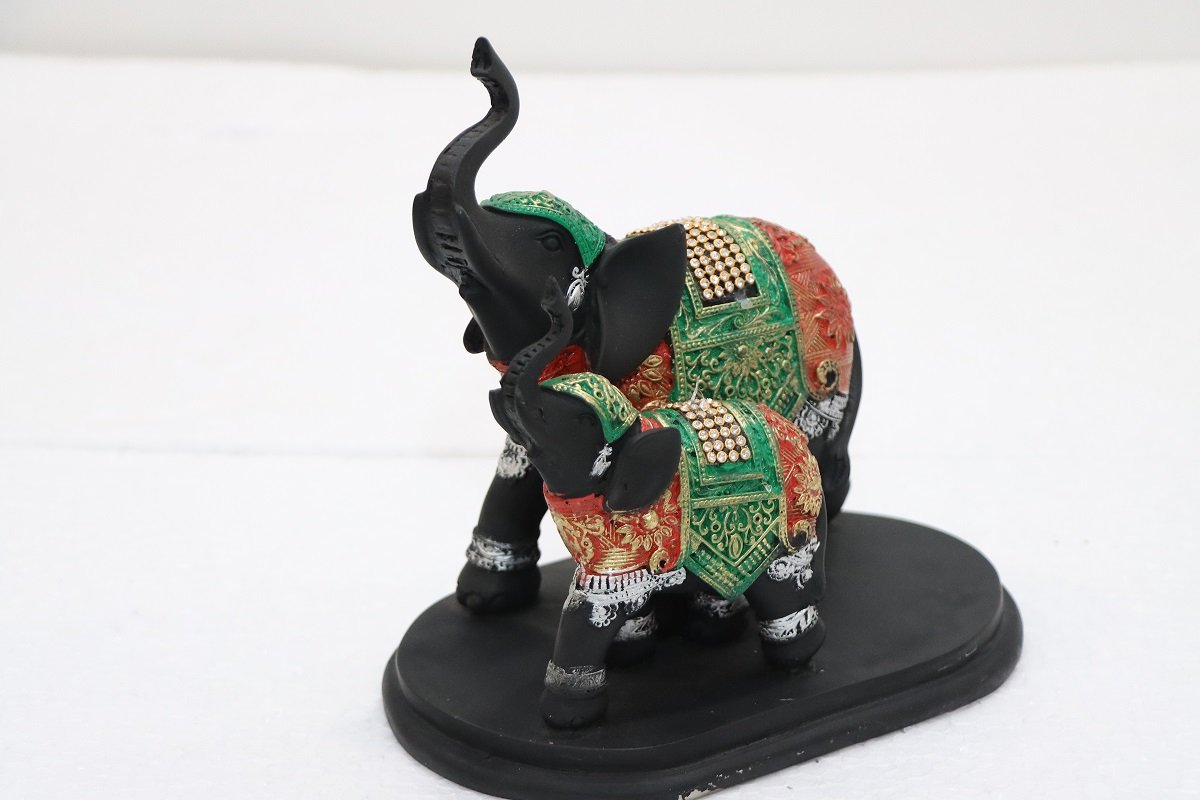 Royal Elephant Family Decorative Showpiece - Image 3