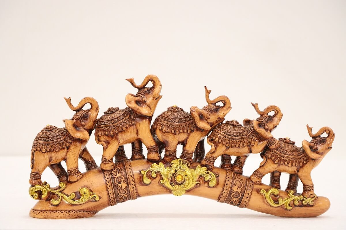 Royal Elephant Parade Resin Decorative Showpiece
